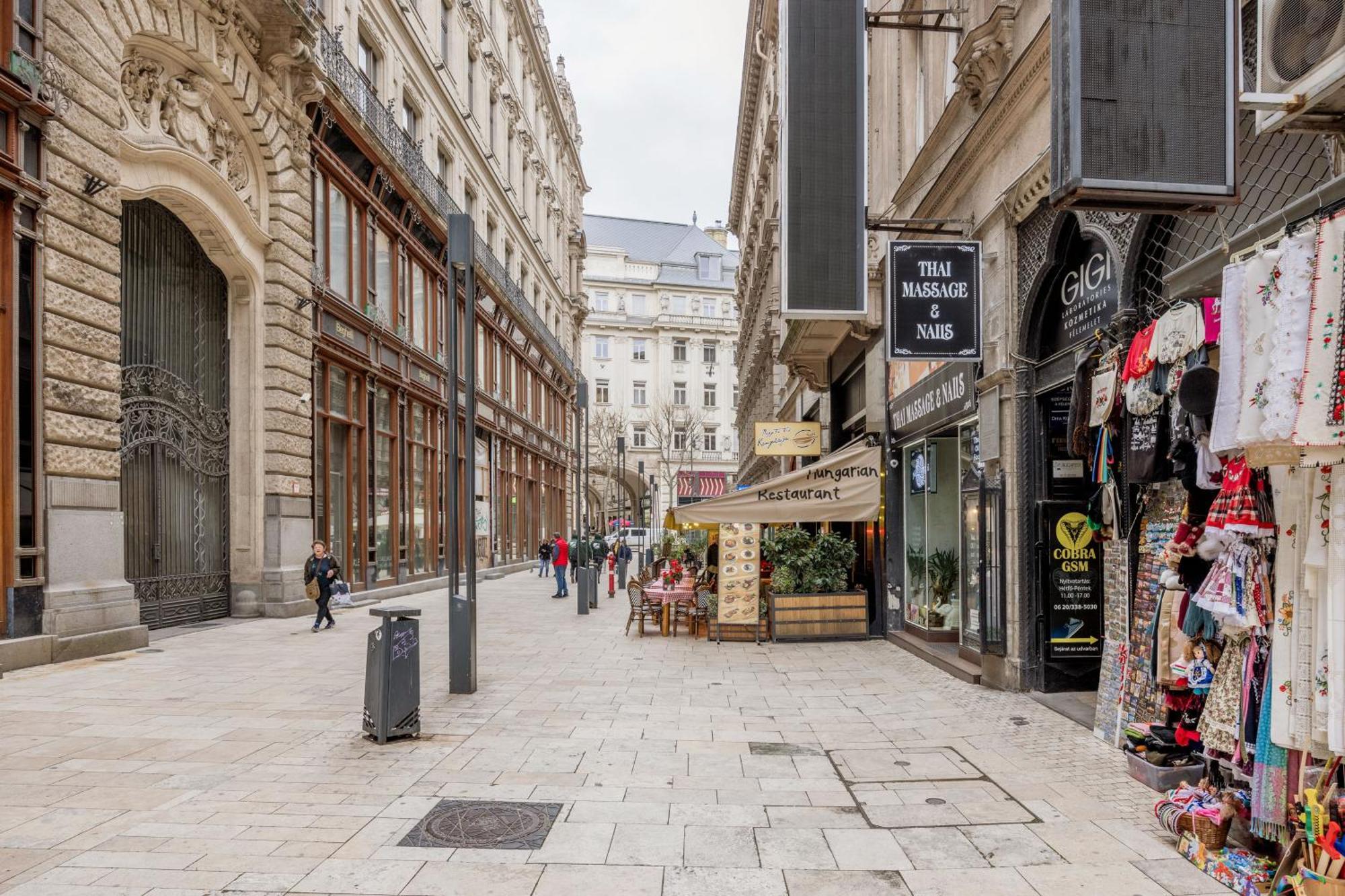 Urban Tranquillity By The Main Shopping Street Διαμέρισμα Βουδαπέστη Εξωτερικό φωτογραφία