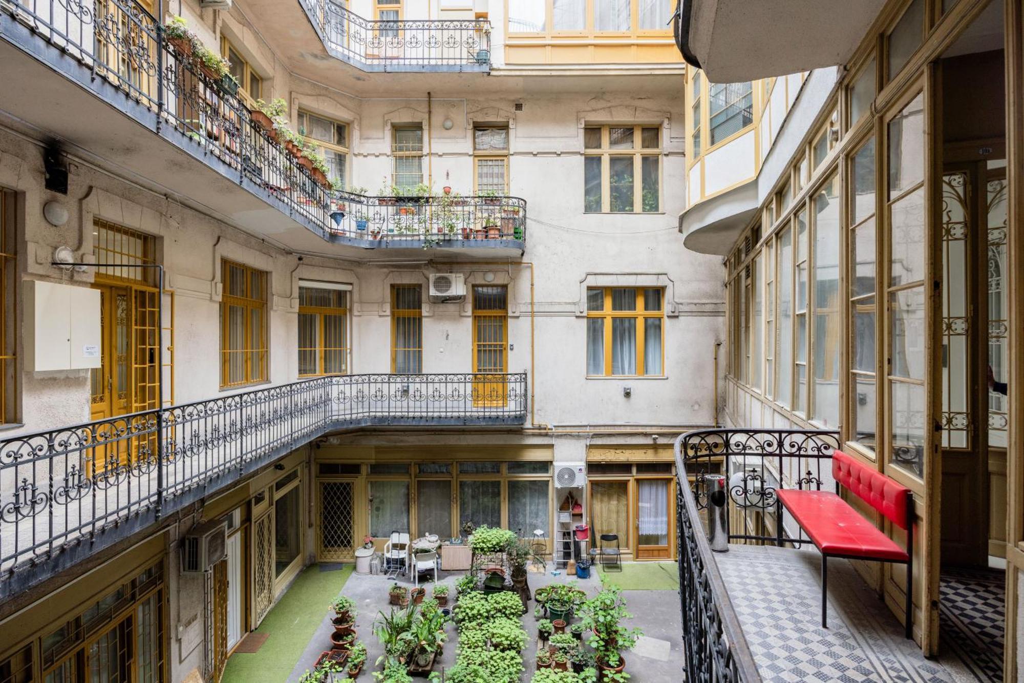 Urban Tranquillity By The Main Shopping Street Διαμέρισμα Βουδαπέστη Εξωτερικό φωτογραφία